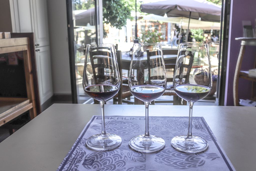 cretan red wine tasting in Bakaliko restaurant